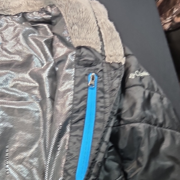 Columbia Women's Charcoal Puffer Jacket - Picture 6 of 6